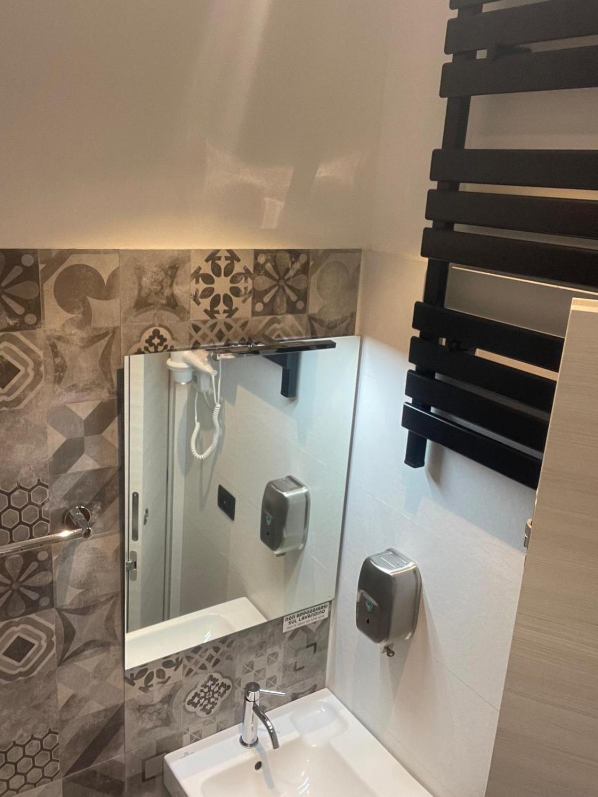 Guest house Drooms 4,0 Domotic Smart Self 24h,7 Vicino Treni Porta Susa E Centro Storico