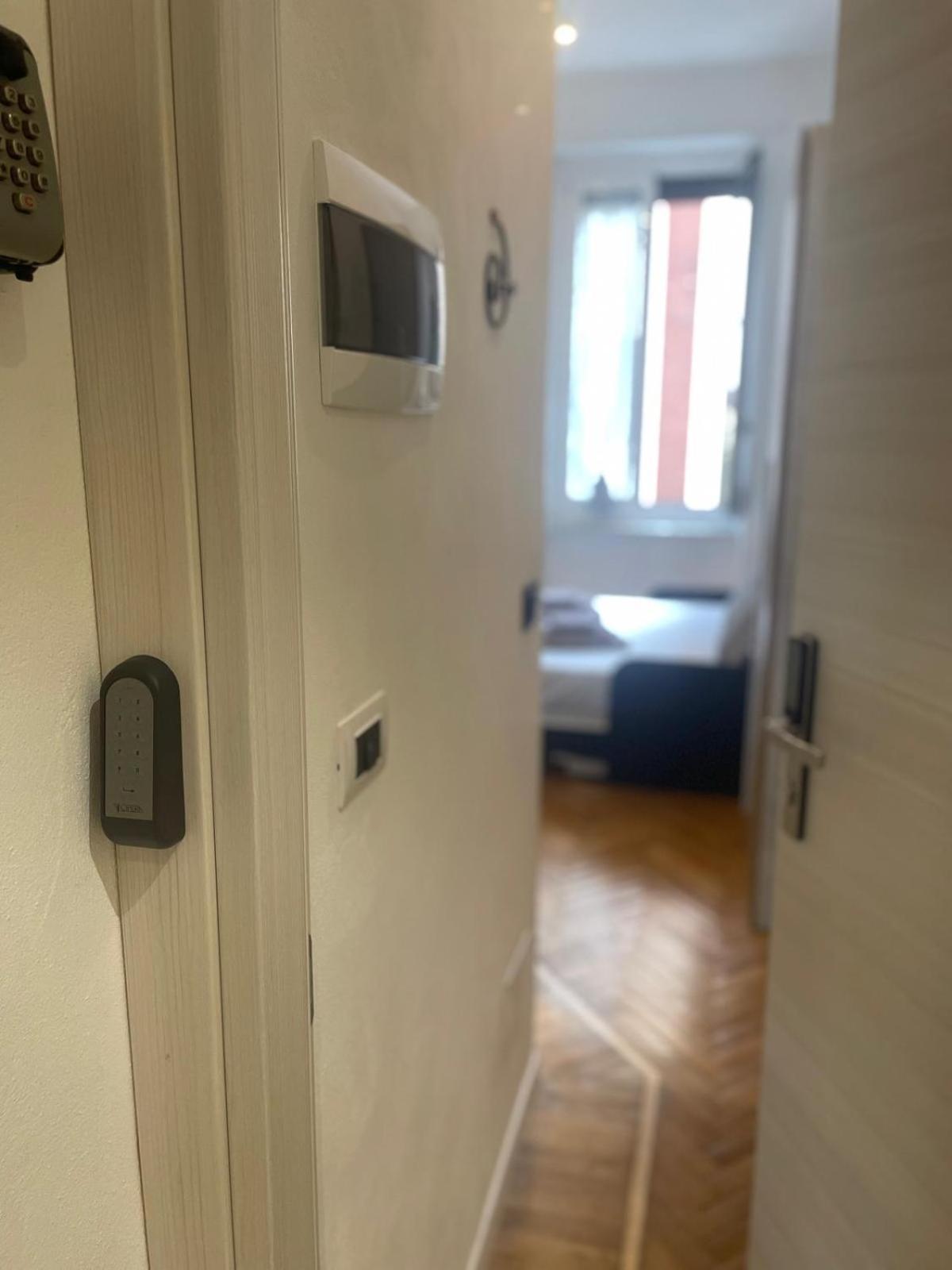 Affittacamere Drooms 4,0 Domotic Smart Self 24h,7 Vicino Treni Porta Susa E Centro Storico *